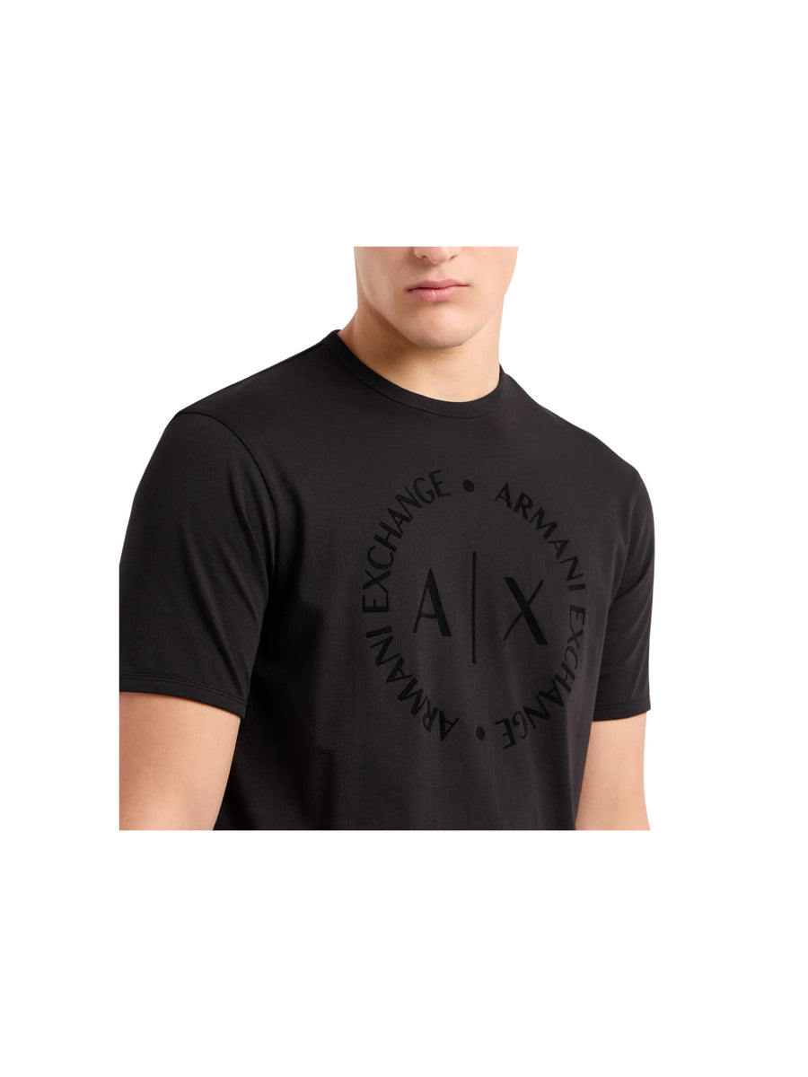 T-shirt nera logo tono su tono
