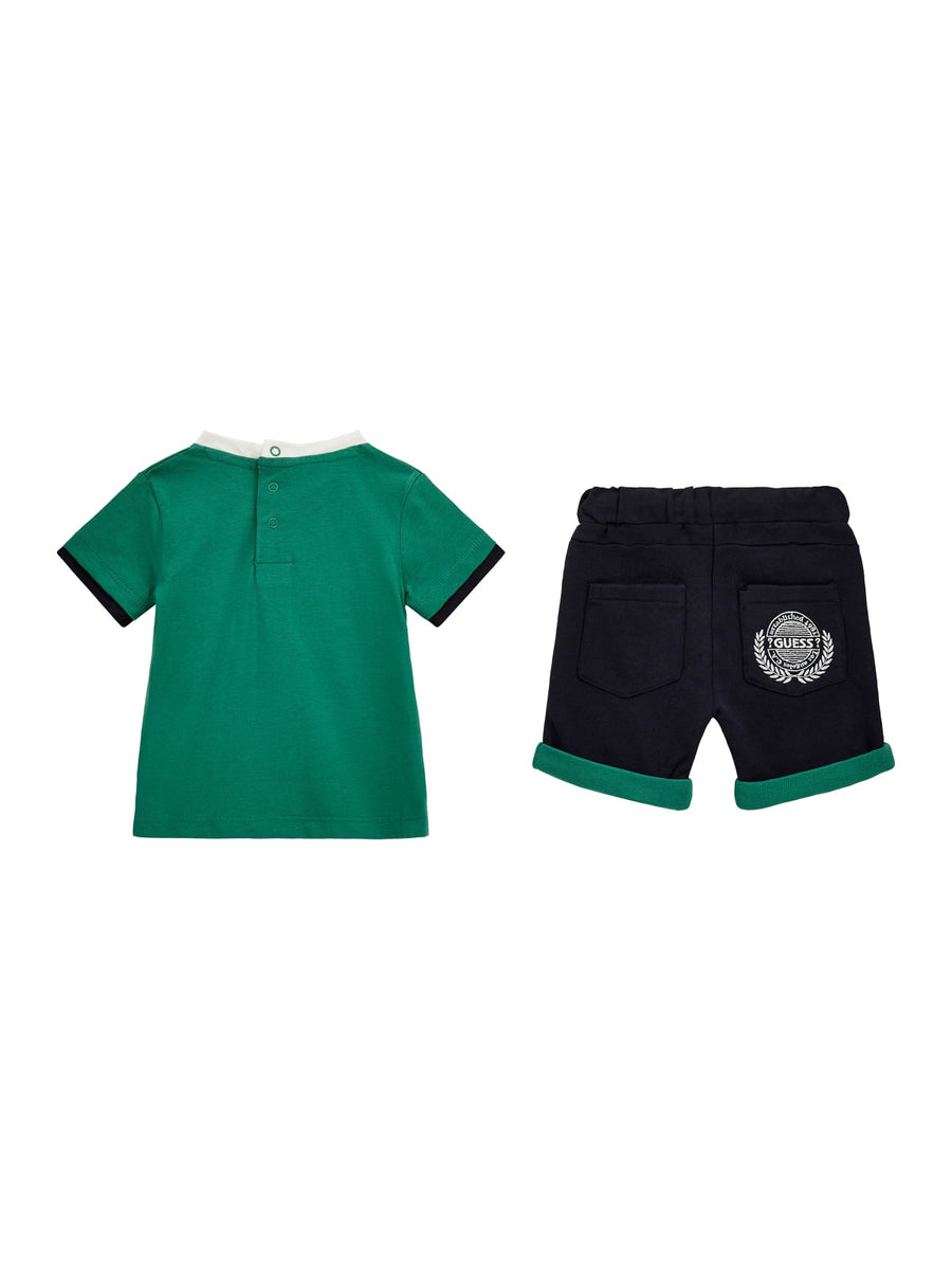 Completo t-shirt verde e shorts blu