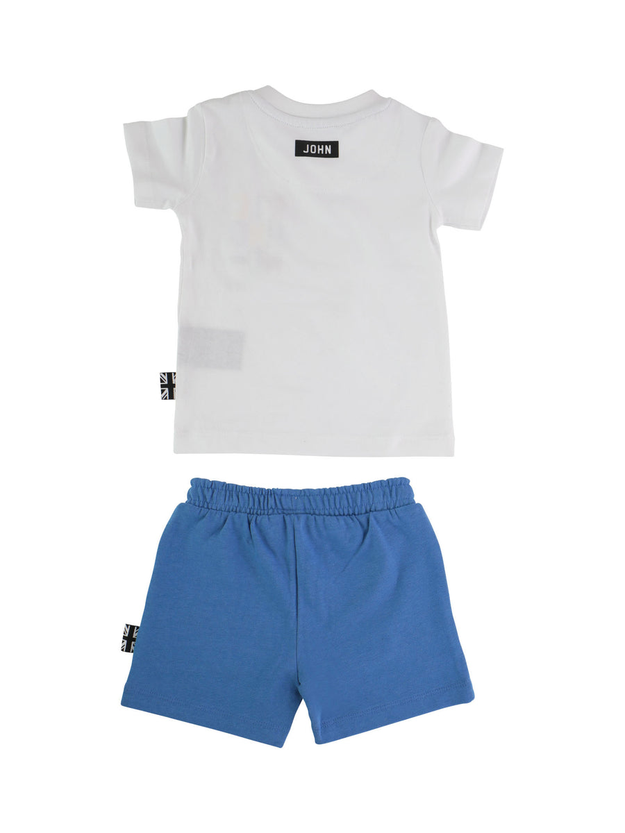 Completo t-shirt bianca e shorts blu cobalto