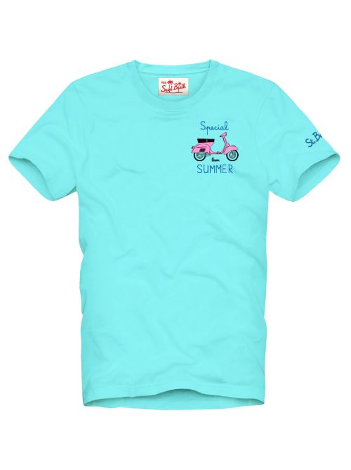 T-shirt azzurra con scritta "Special summer" e Vespa rosa