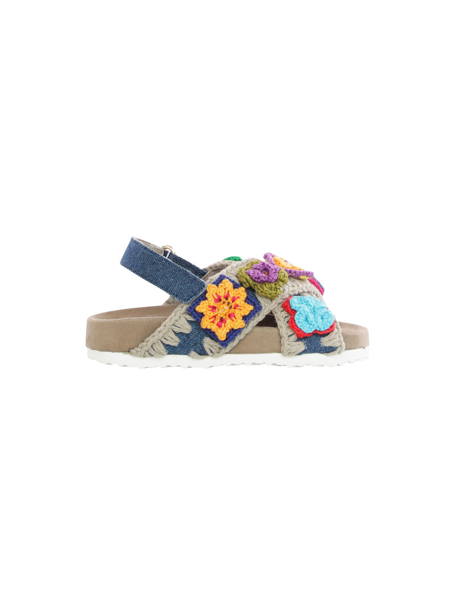 Sandalo criss cross in denim con fiori crochet