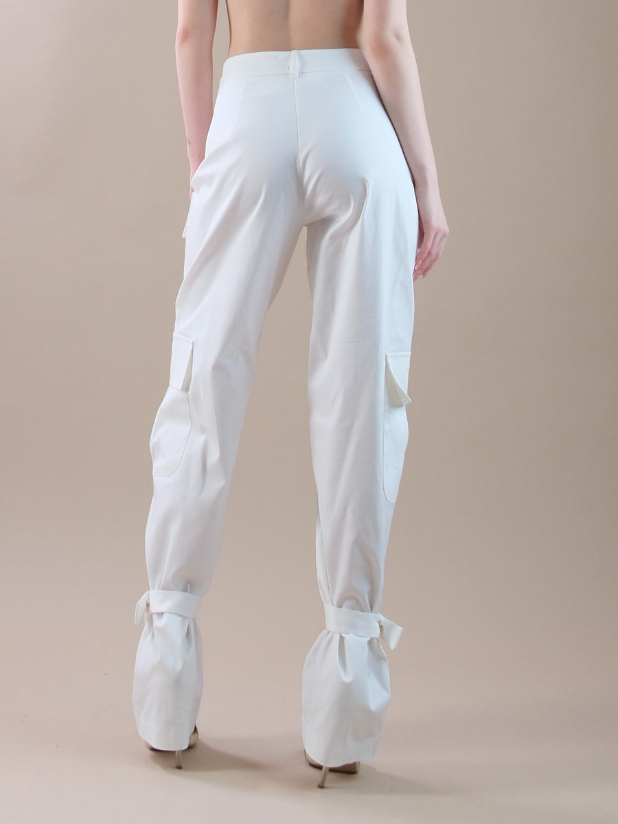 Pantaloni cargo off-white con nastri alle caviglie