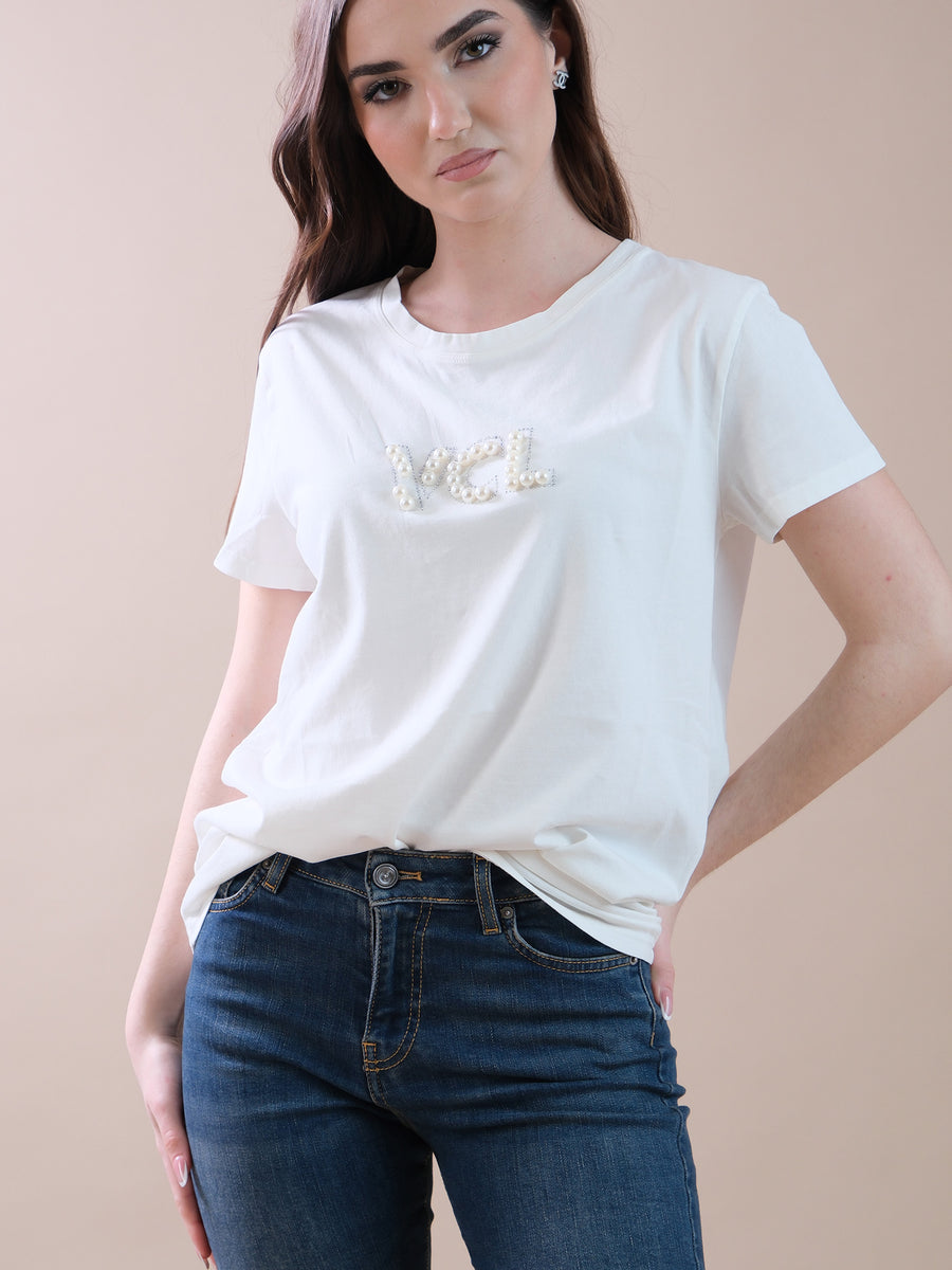 T-shirt bianca con scritta VCL di perle e brillantini