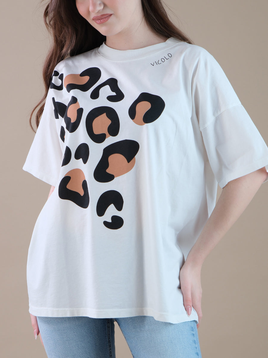 T-shirt bianca con maxi stampa animalier sul fronte