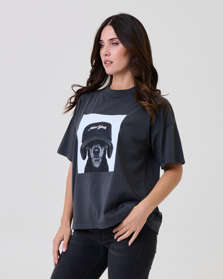 T-Shirt over Vicolo grigia con stampa bassotto con cappello bianco e nero RF0418 UNI Vicolo 