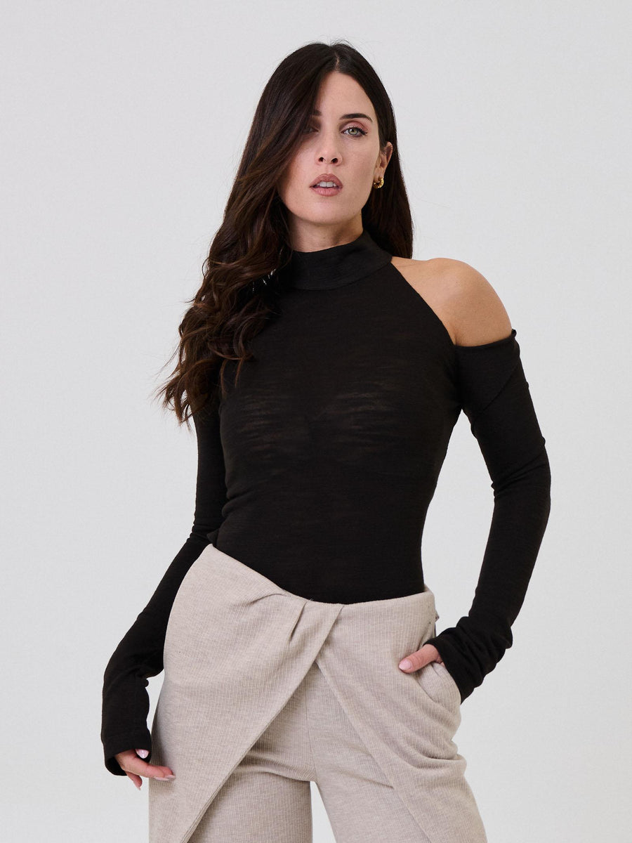 Maglia a collo alto Bohemian Vì marrone con taglio cut out sulle spalle SDBO6008 BROWN Bohemian V 