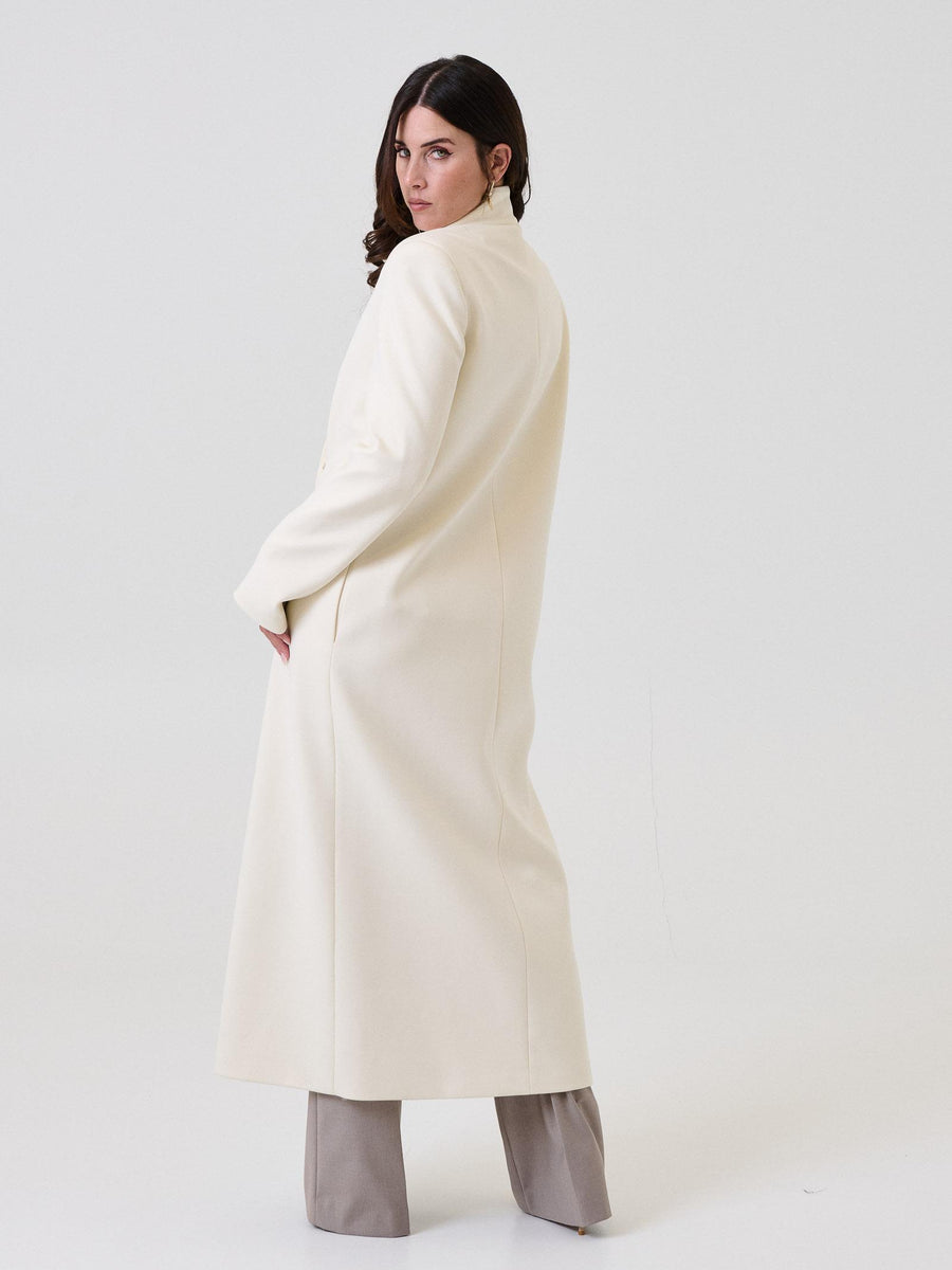 Cappotto lungo Bohemian Vì bianco latte con chiusura asimmetrica nascosta CP279SC MILK Bohemian V 