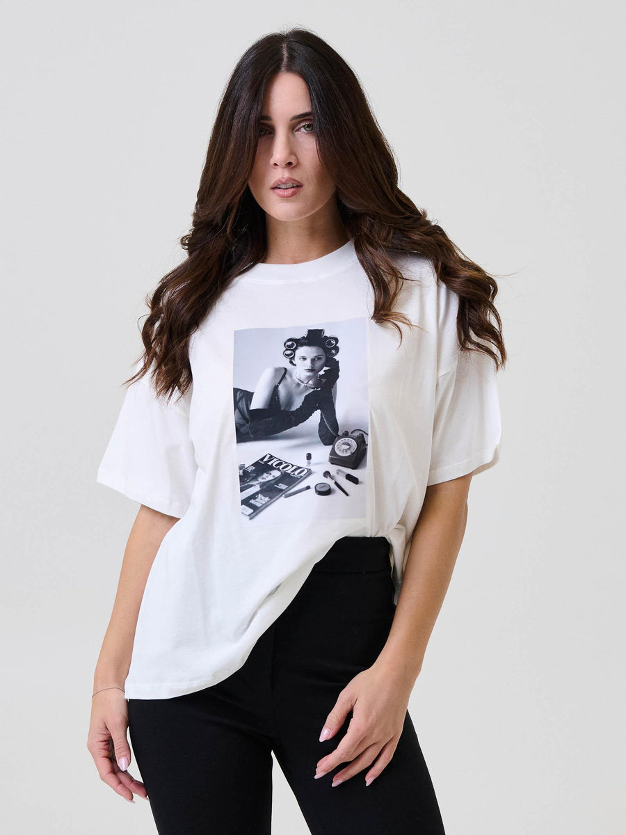 T-Shirt over Vicolo bianca con stampa modella in posa bianco/nero RF0417 UNI Vicolo 