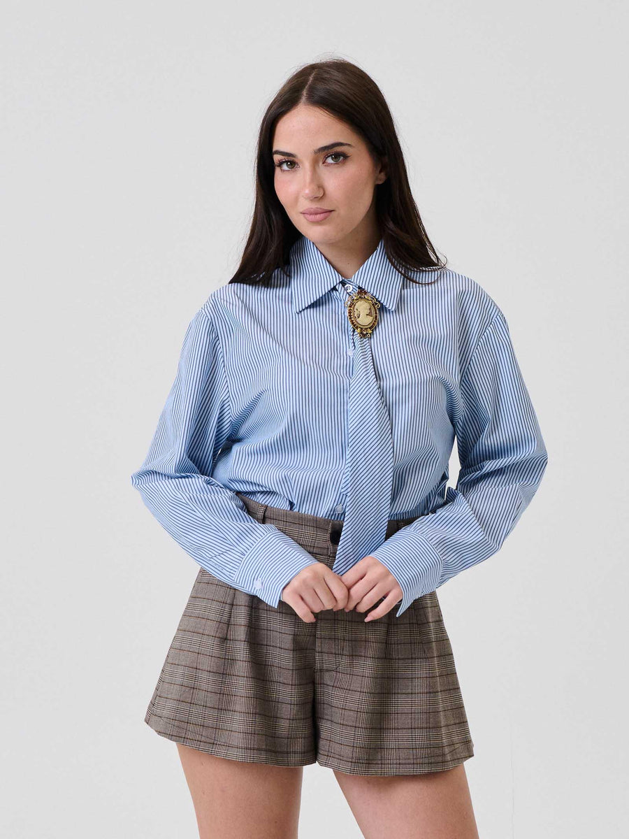 Camicia a righe Vicolo azzurra con maxi fiocco e dettaglio spilla TF1024 AZZURRO Vicolo 
