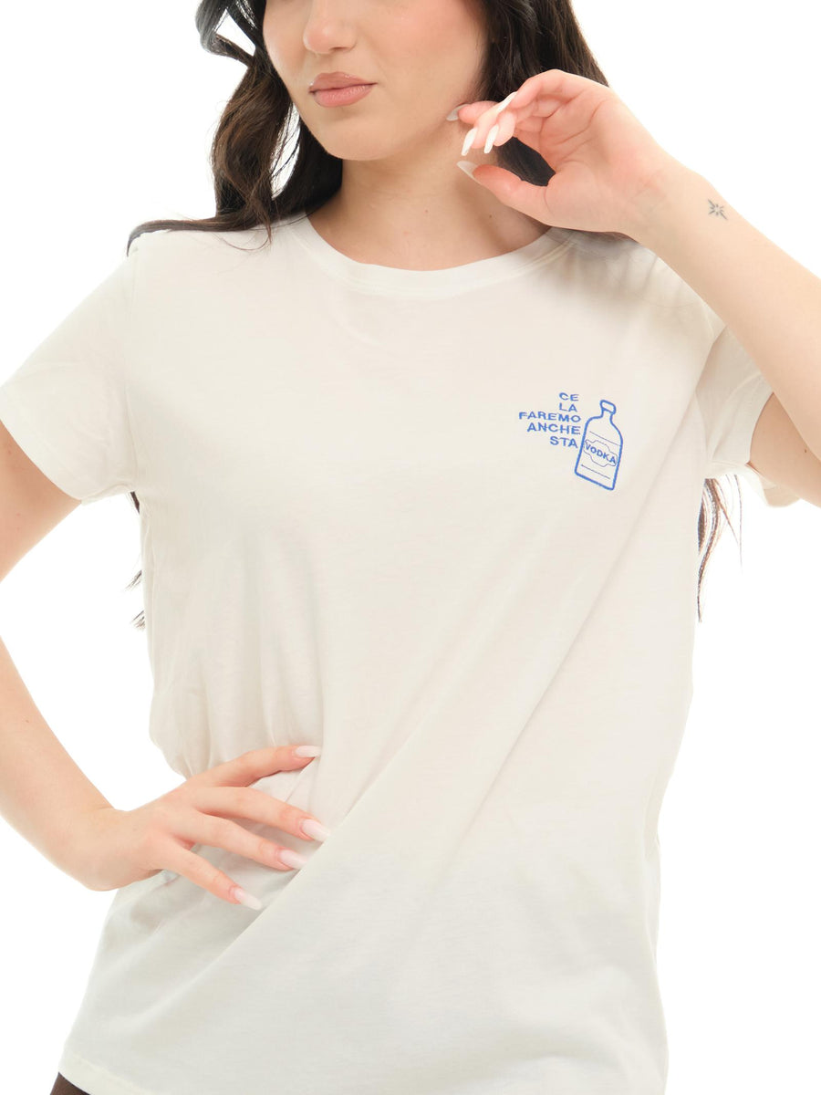 T-shirt Vicolo bianca "Ce la faremo anche sta Vodka" RD0937 BIA Vicolo 