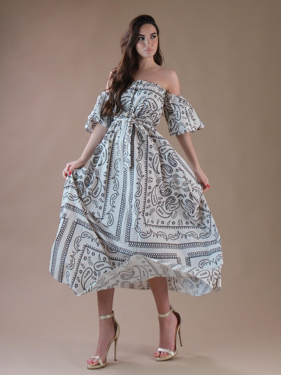 Abito lungo bianco con fantasia nero e scollo a barca 0950C12 BIA Ice cube 