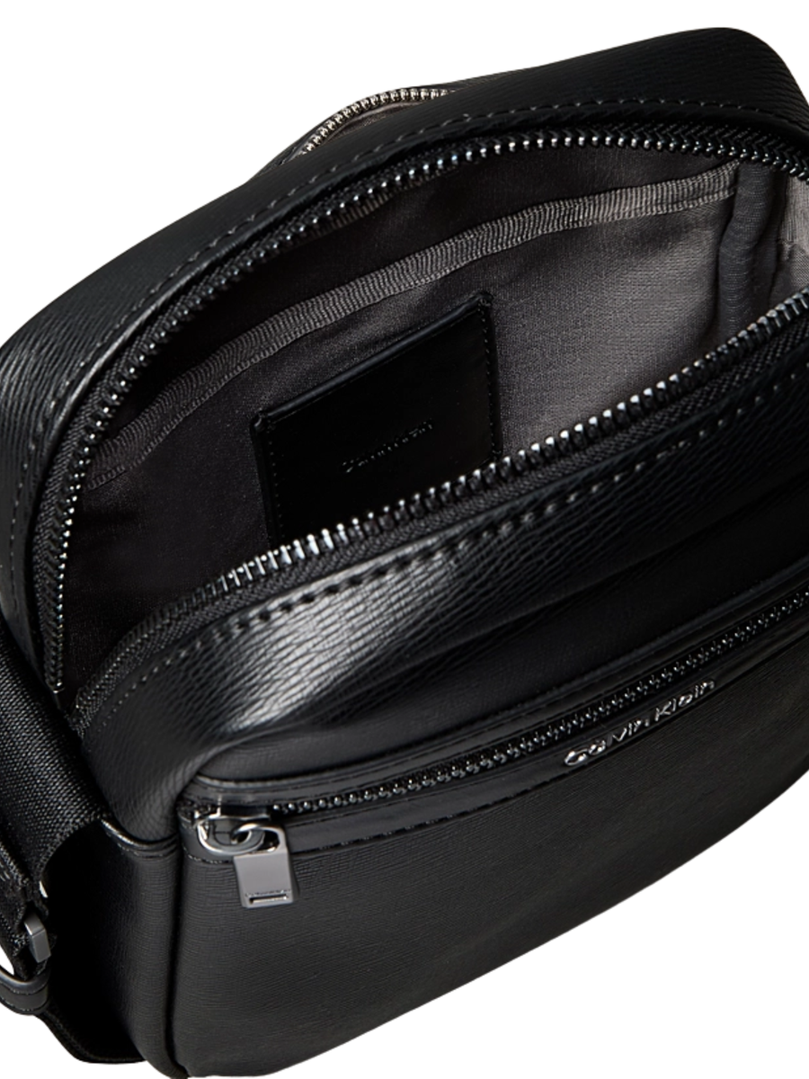 Borsello Calvin Klein nero con zip testurizzata LV04D3264G UB1 Calvin Klein 