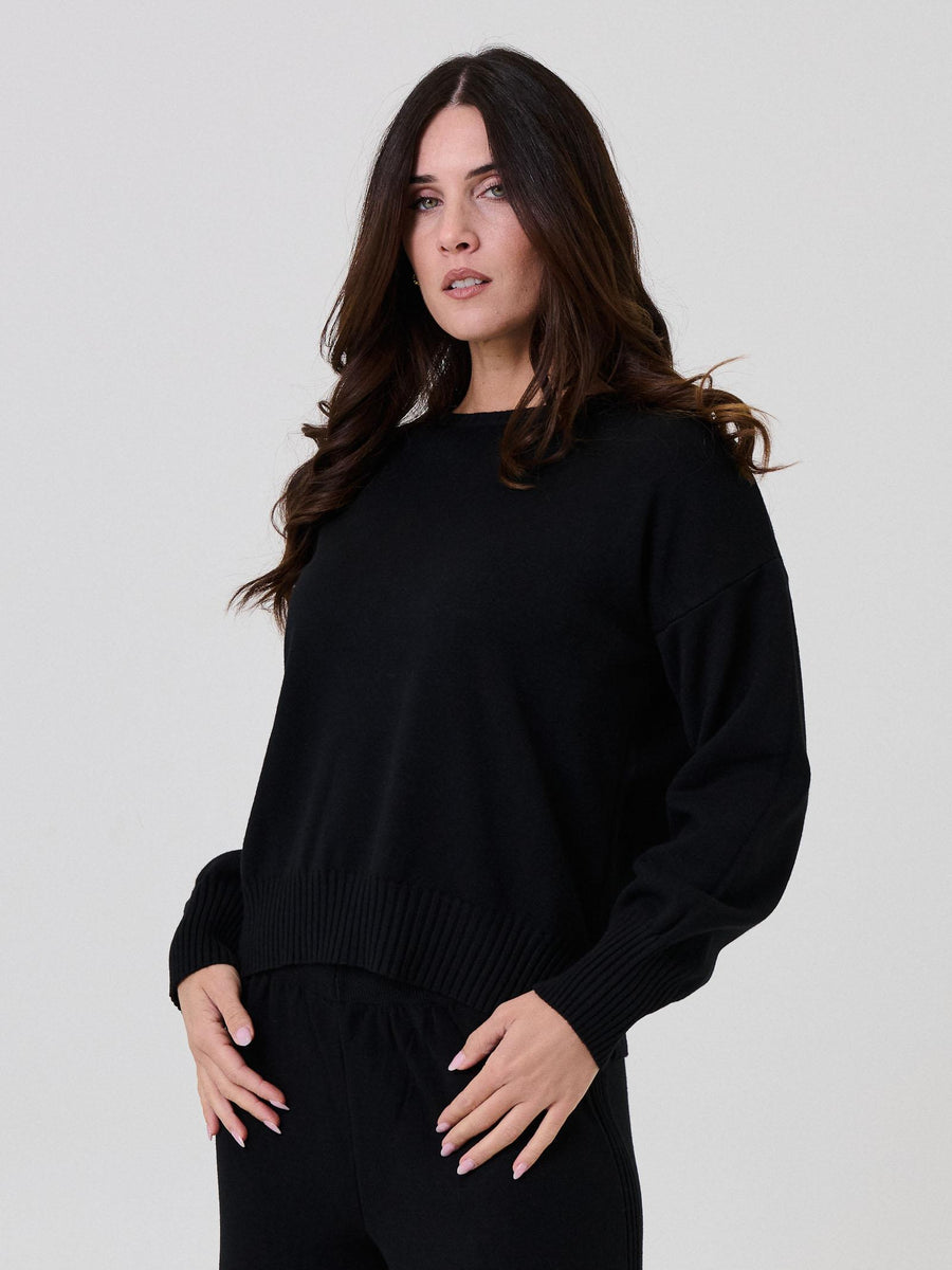 Maglione Armoire nero con spalle scese IT2700 NERO Armoire 