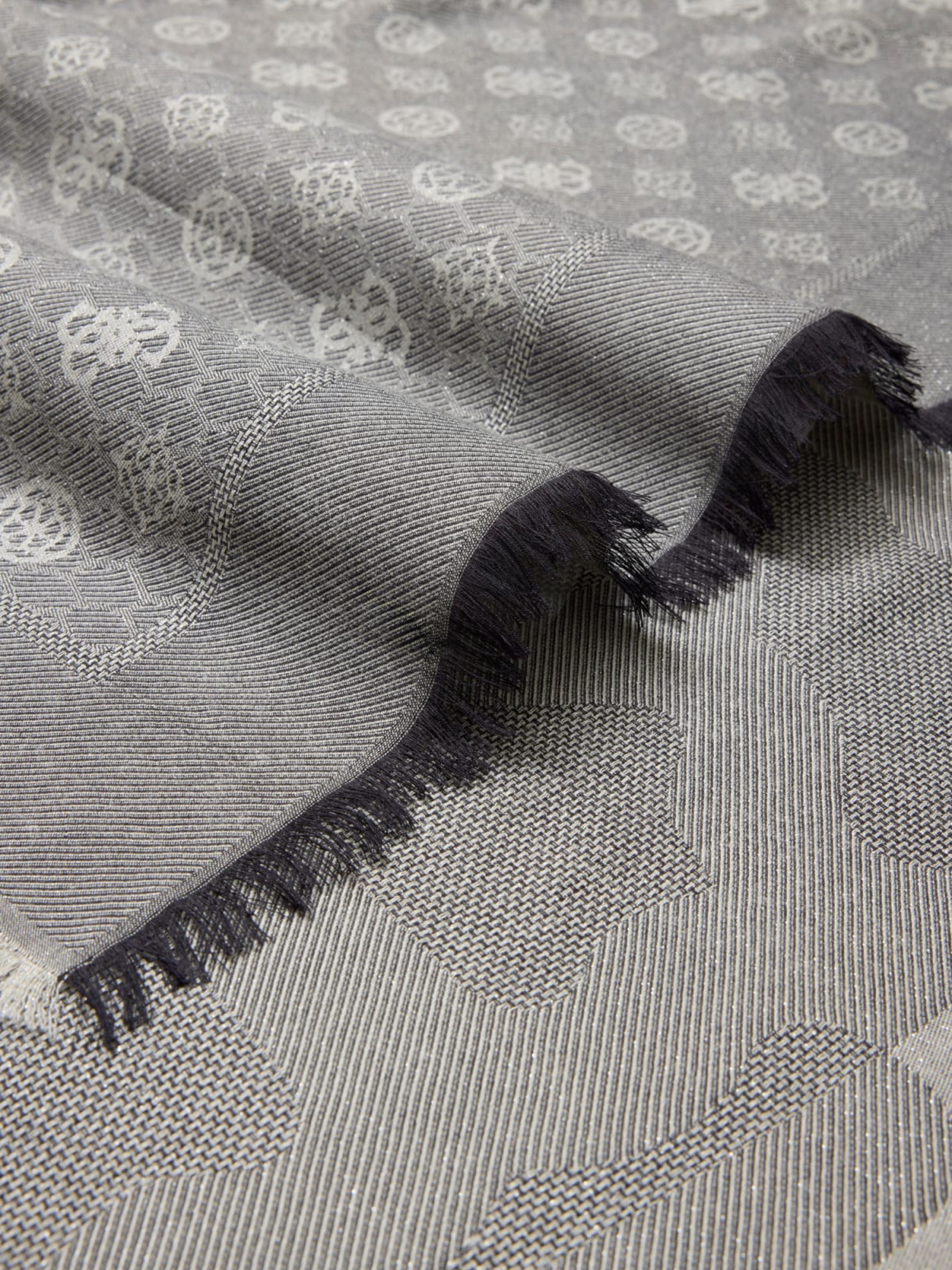 Ingrandisci