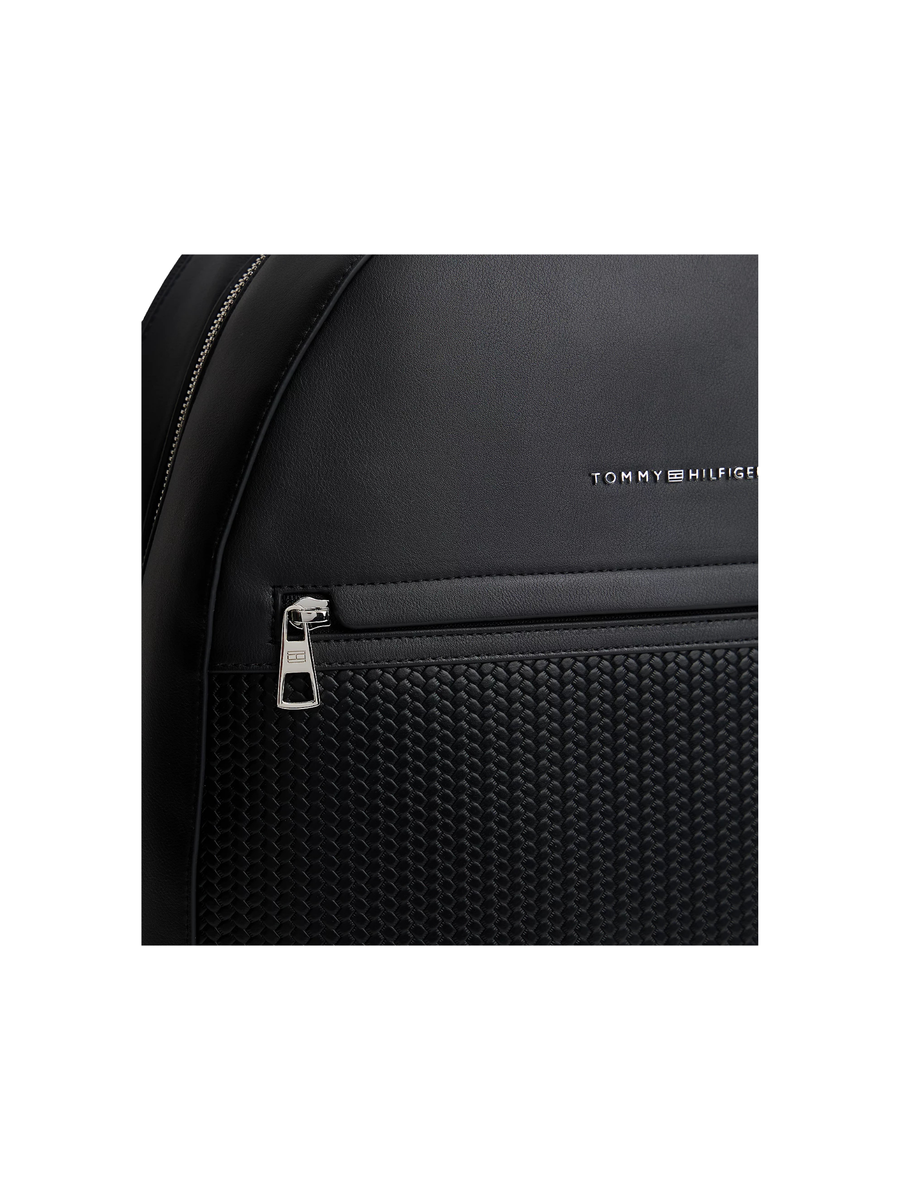 Zaino Tommy Hilfiger nero con sezione intrecciata e logo metallico AM0AM13659 BDS Tommy Hilfiger 
