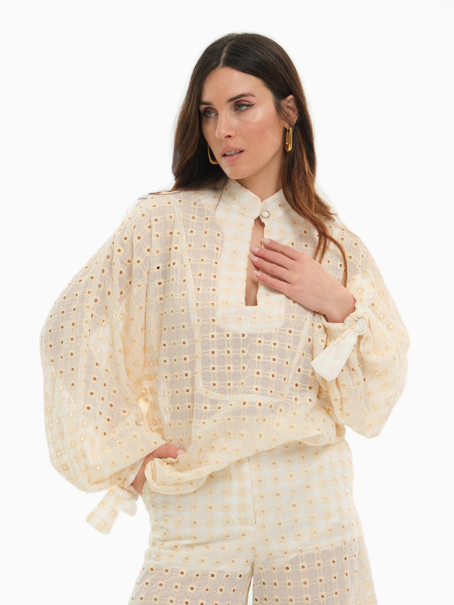 Camicia Bohemian Vì crema traforato con motivo a cerchio e polsini con nodo CA155 UNI Bohemian V 