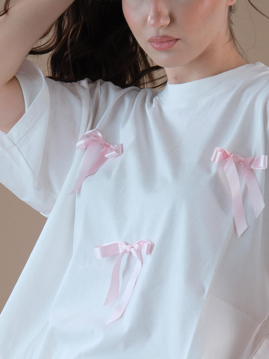 T-shirt bianca con fiocchetti in raso rosa applicati RB0772 BIA Vicolo 