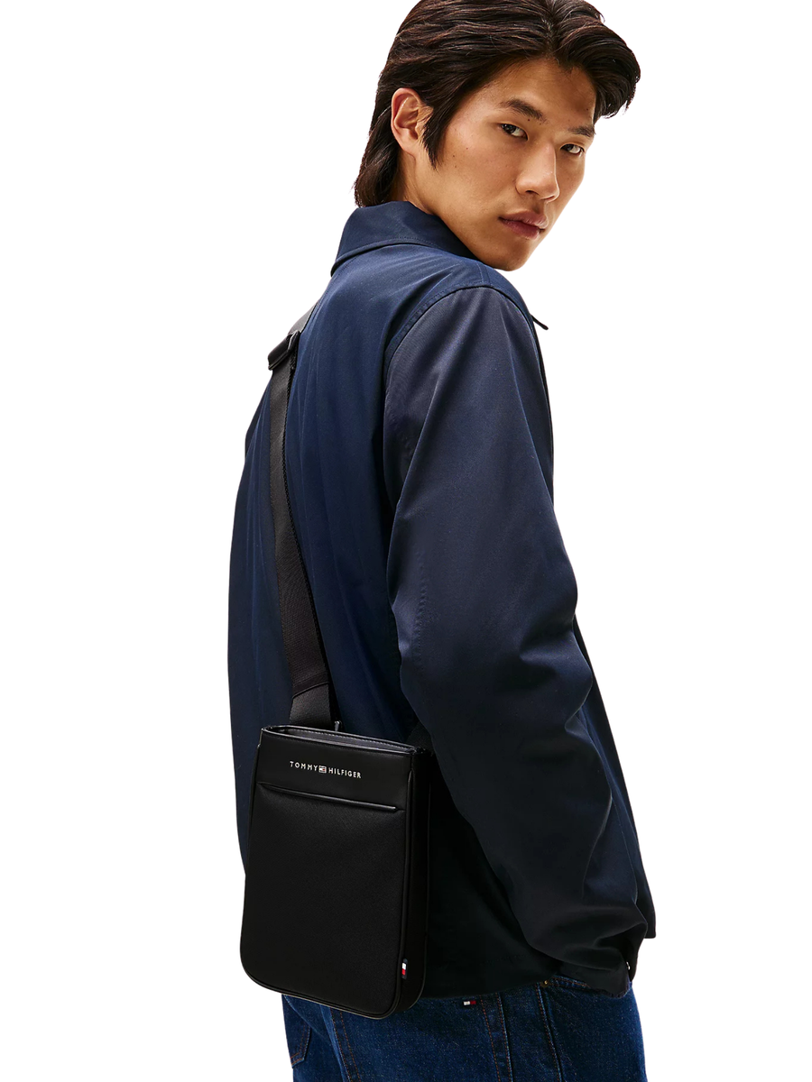 Borsa a tracolla Tommy Hilfiger nera con finitura tramata AM0AM13625 BDS Tommy Hilfiger 