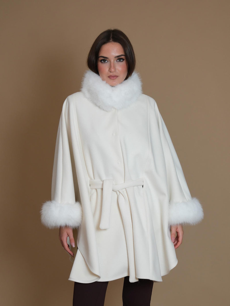 Mantella Armoire con pellicciotto al collo e maniche panna GN003 PANNA Armoire 