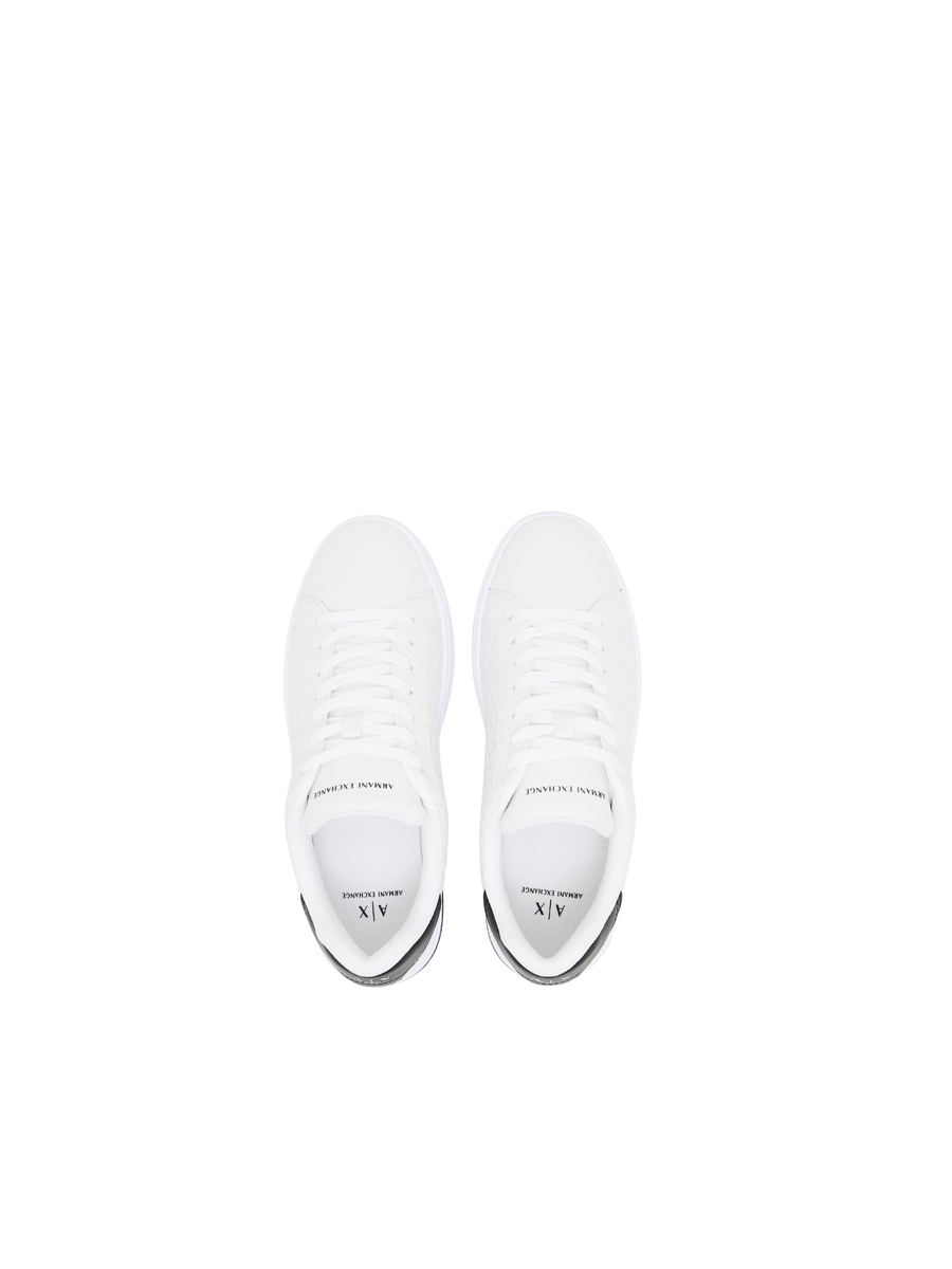 Sneakers Armani Exchange bianche con logo in rilievo all over XM000140 M0028 Armani Exchange 