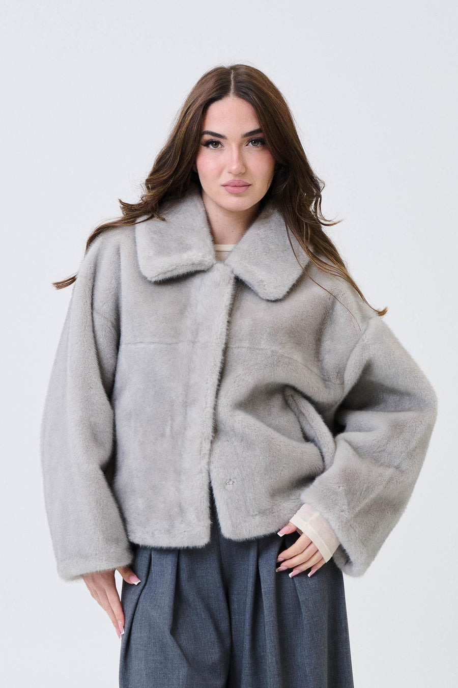 Ecopelliccia corta Armoire grigia 26184 GRIGIO Armoire 