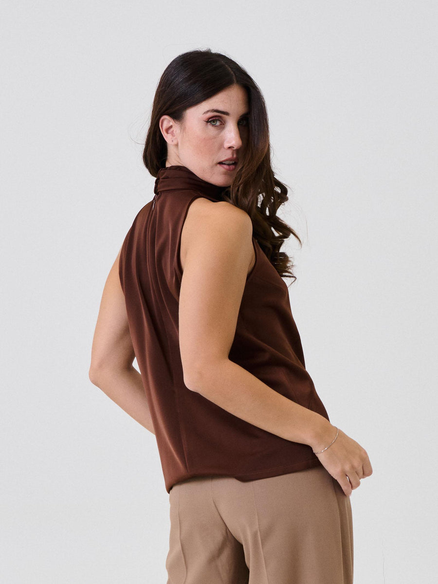 Top Silence Limited marrone con collo allo e dettaglio asimmetrico BOU852 BROWN Silence Limited 