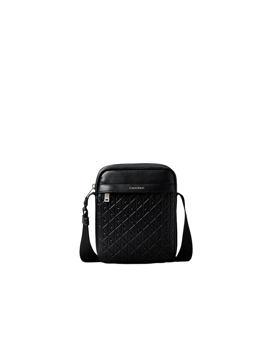 Borsello Calvin Klein nero con monogram stampato all over LV04D3204G UB1 Calvin Klein 