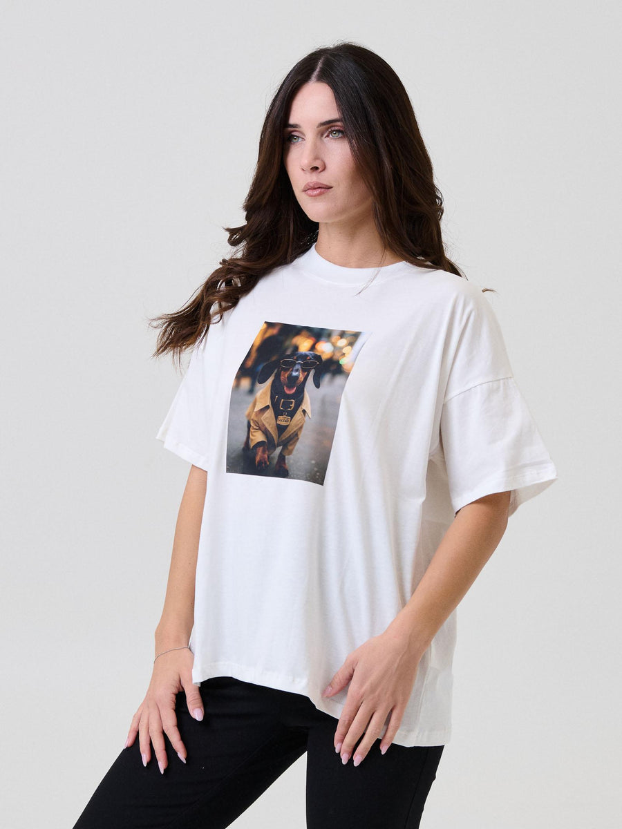 T-Shirt over Vicolo bianca con stampa cane con trench e collare logato RF0411 UNI Vicolo 