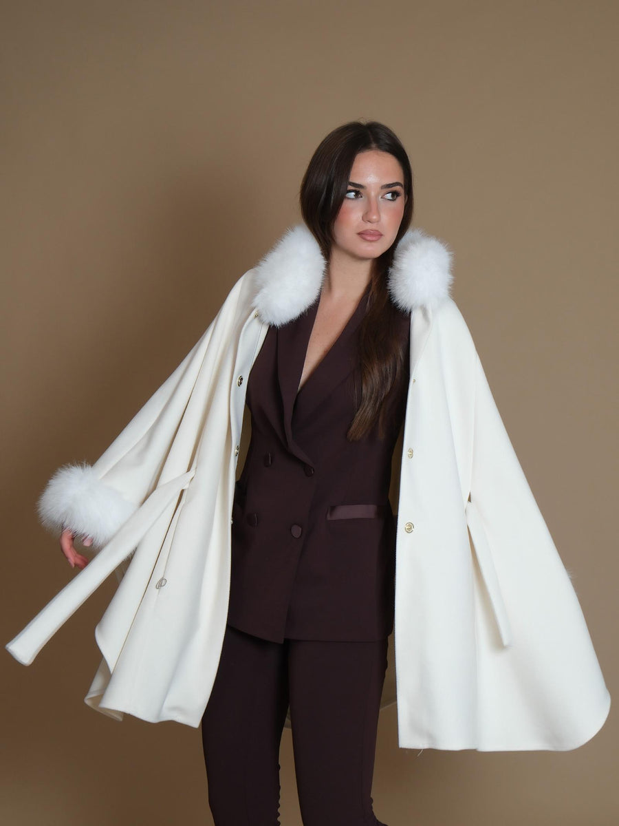 Mantella Armoire con pellicciotto al collo e maniche panna GN003 PANNA Armoire 