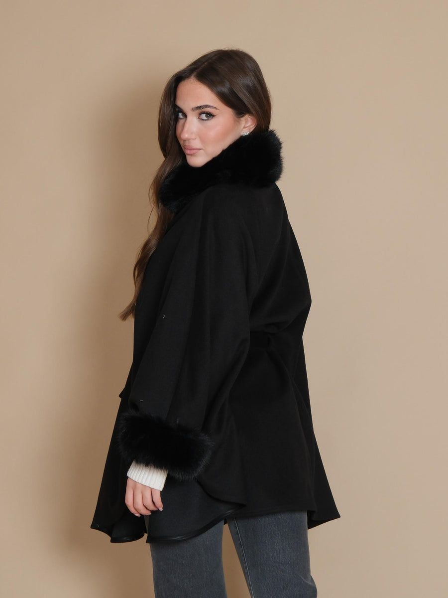 Mantella Armoire con pellicciotto al collo e maniche nera GN003 NERO Armoire 