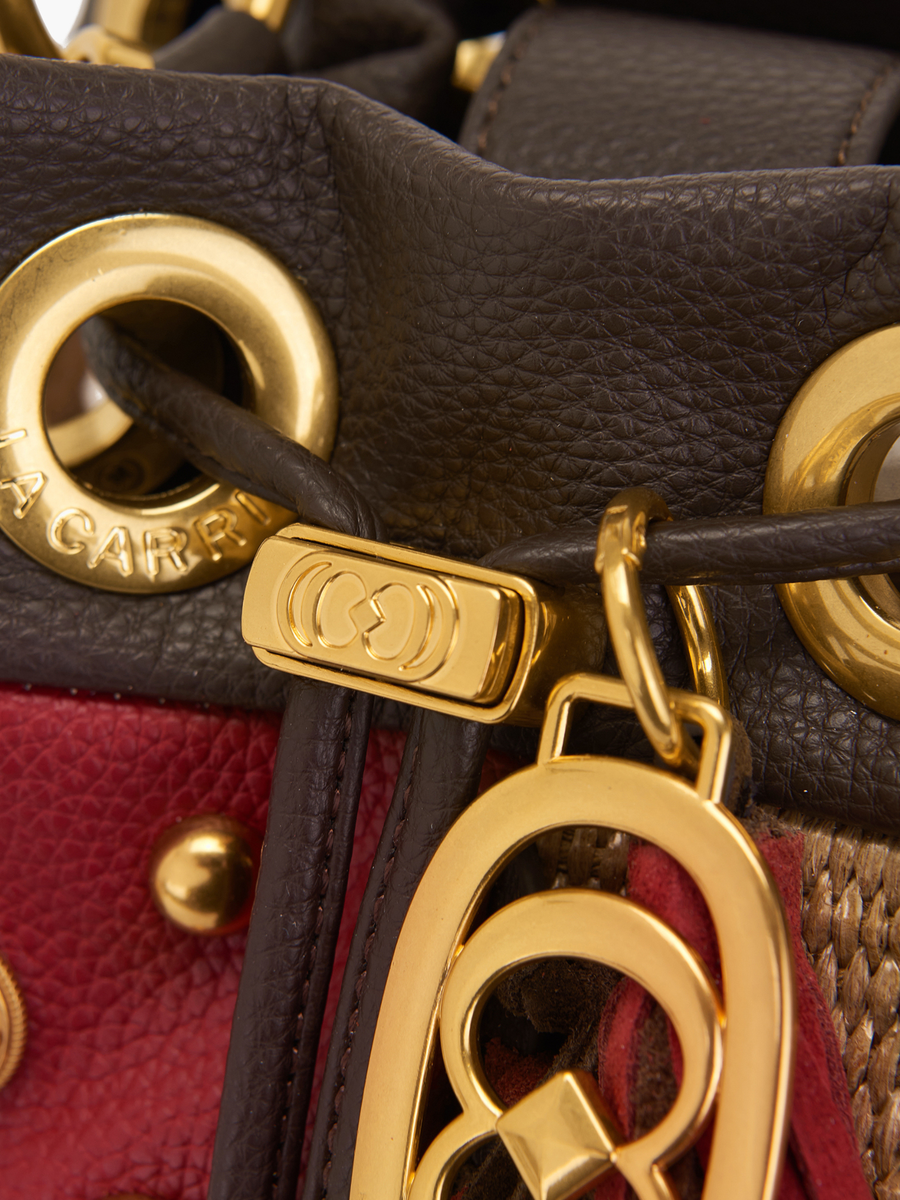 Borsa a secchiello La Carrie Bag marrone intrecciata con borchie 151MEM118SHR MUBR La Carrie Bag 