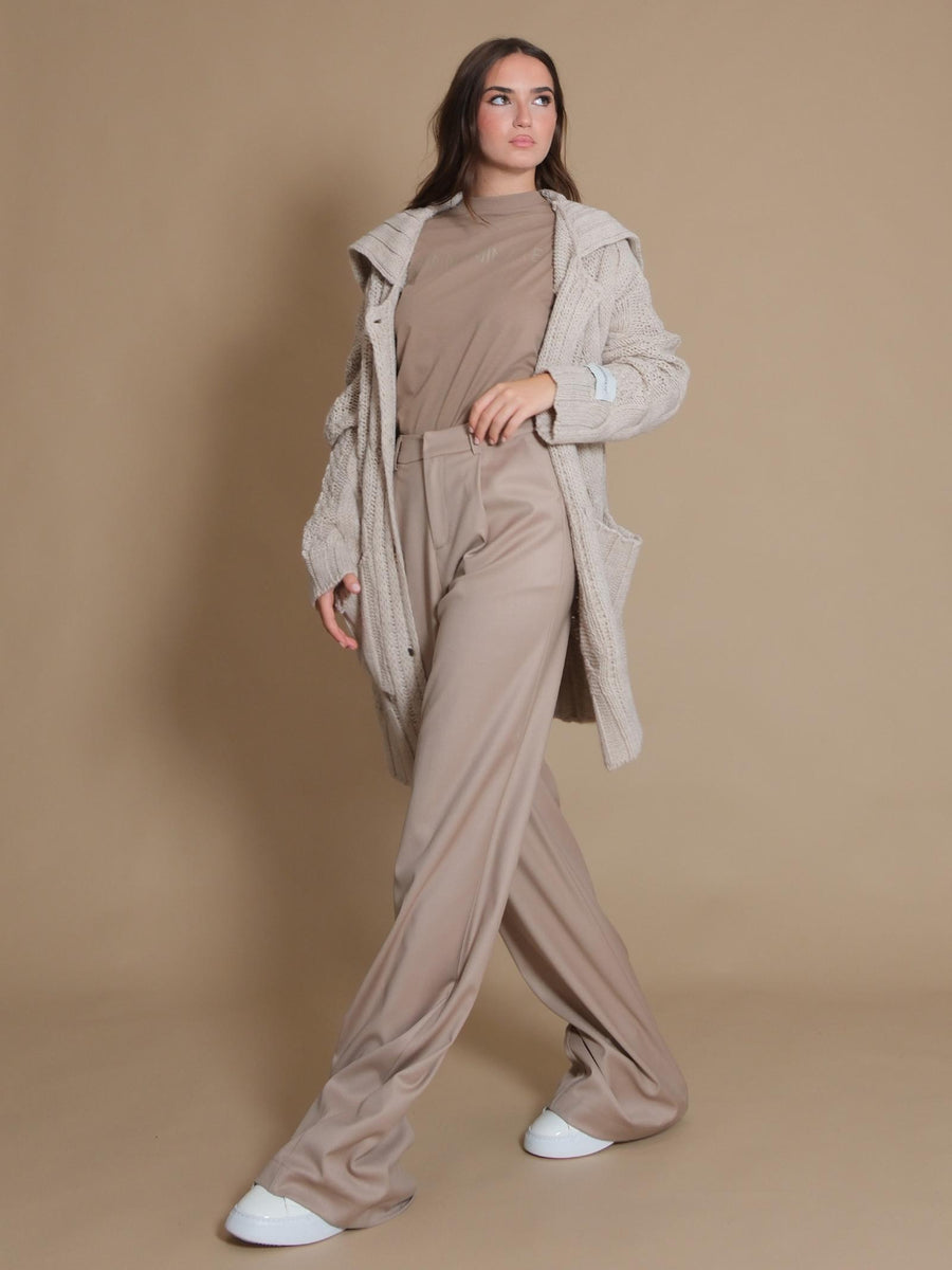 Cardigan Hinnominate nocciola con motivo treccia e etichetta sul polso HMABW01277 NOCCIOLA Hinnominate 