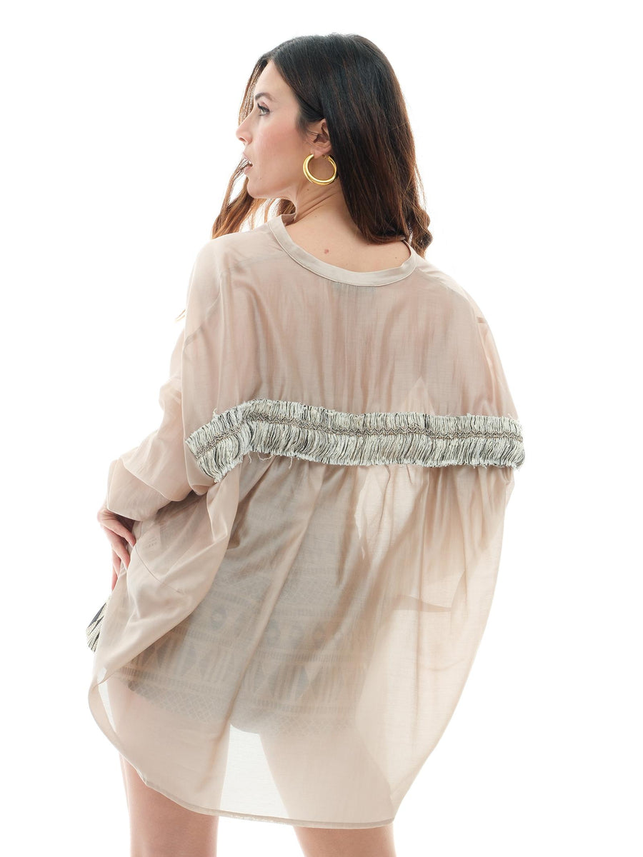 Camicia lunga Bohemian Vì sabbia con dettaglio frange CA208 SAND Bohemian V 