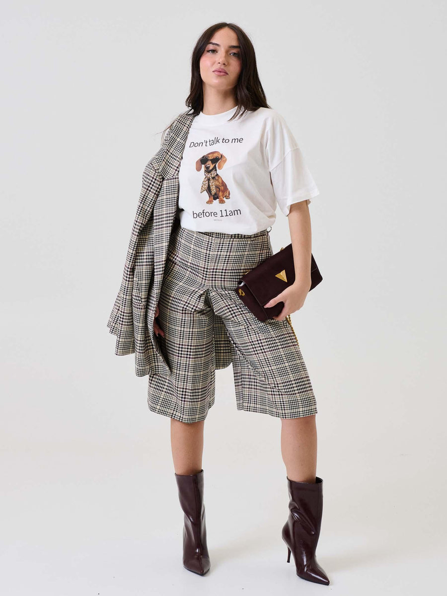 T-Shirt Vicolo bianca con stampa bassotto "before 11am" e strass RF0091 BIA Vicolo 