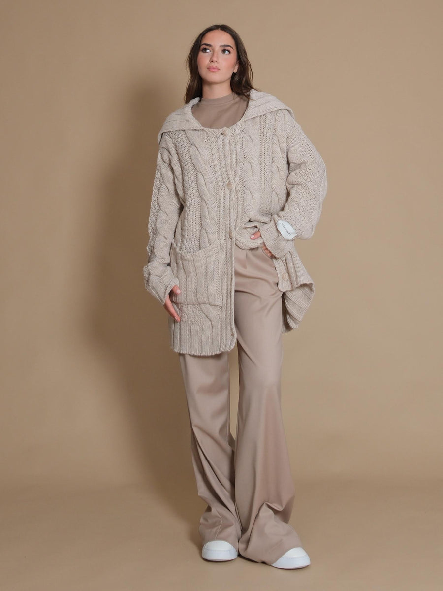 Cardigan Hinnominate nocciola con motivo treccia e etichetta sul polso HMABW01277 NOCCIOLA Hinnominate 