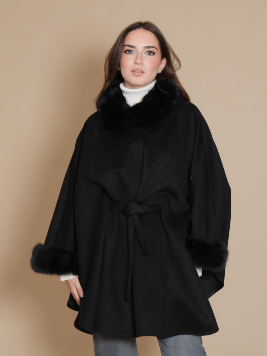 Mantella Armoire con pellicciotto al collo e maniche nera GN003 NERO Armoire 