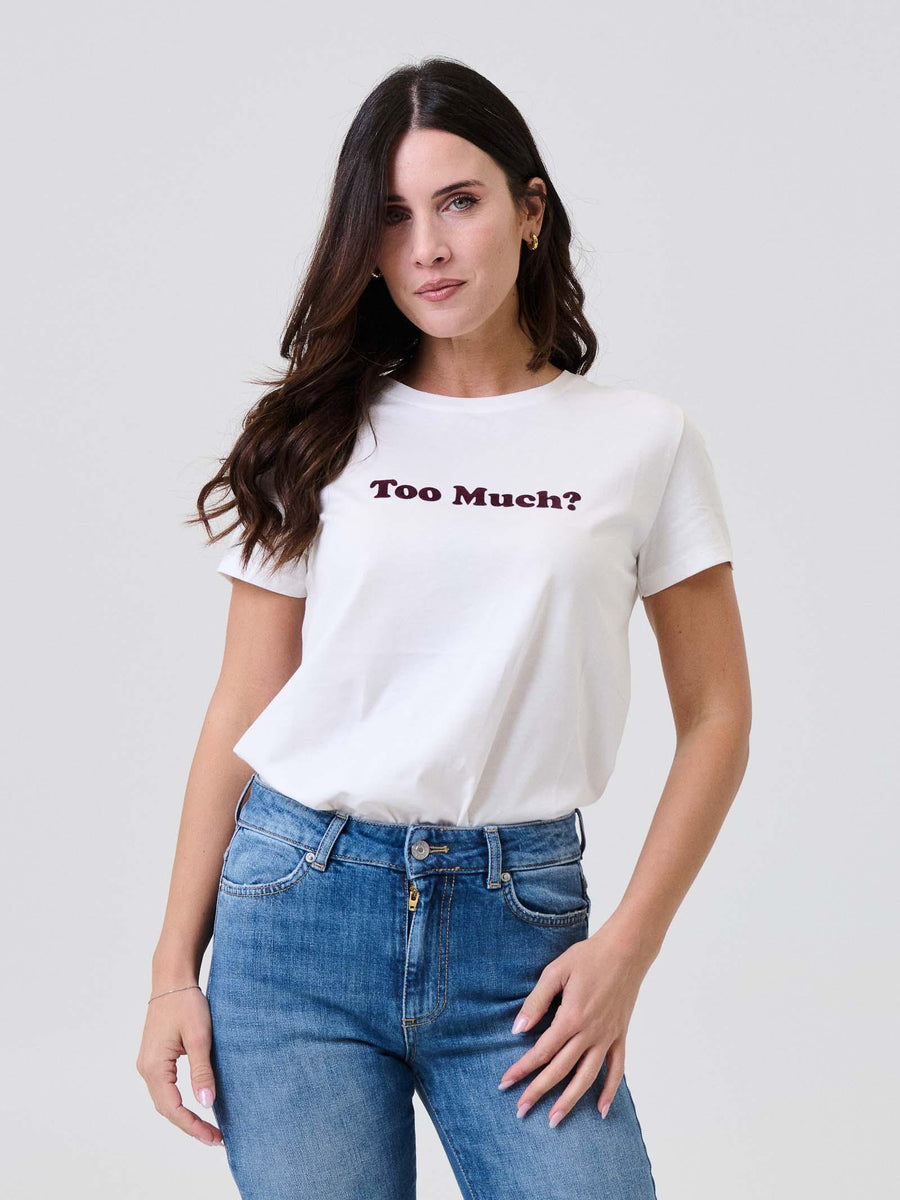T-Shirt Vicolo bianca con stampa "Too Much?" in velluto prugna RF0351 UNI Vicolo 