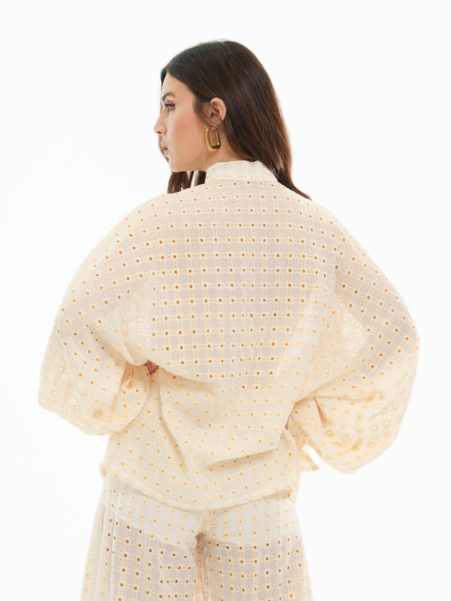 Camicia Bohemian Vì crema traforato con motivo a cerchio e polsini con nodo CA155 UNI Bohemian V 