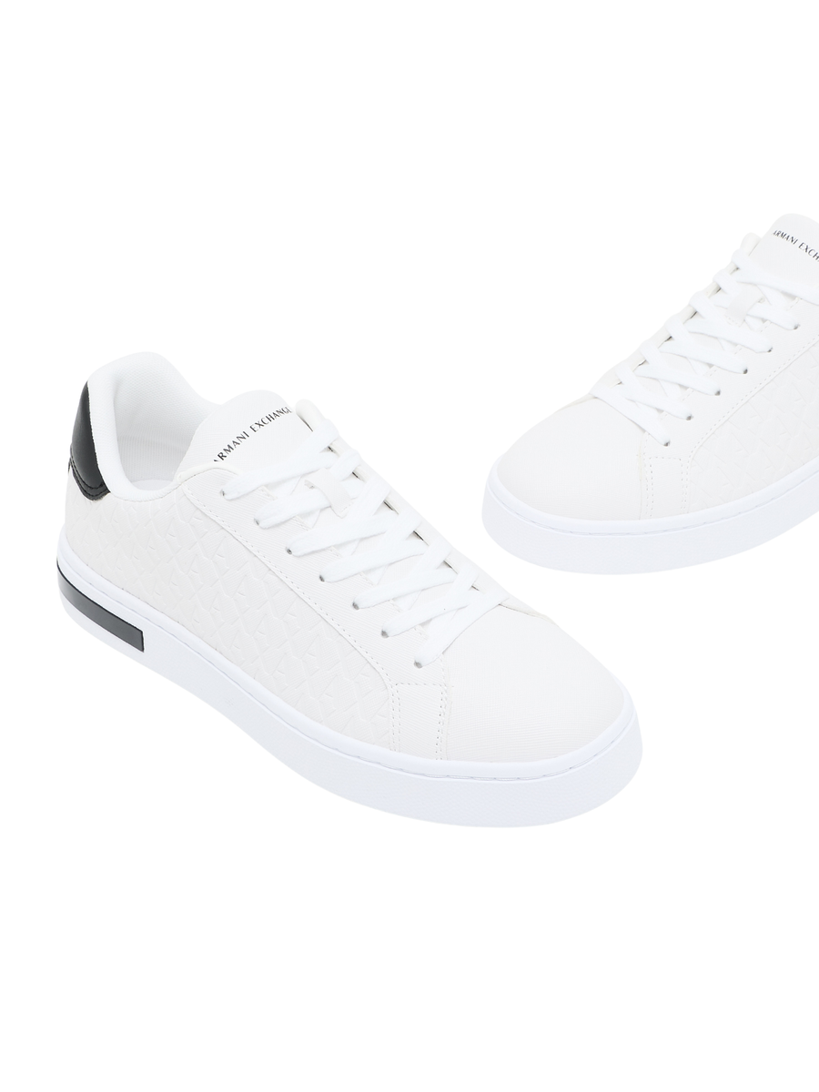 Sneakers Armani Exchange bianche con logo in rilievo all over XM000140 M0028 Armani Exchange 