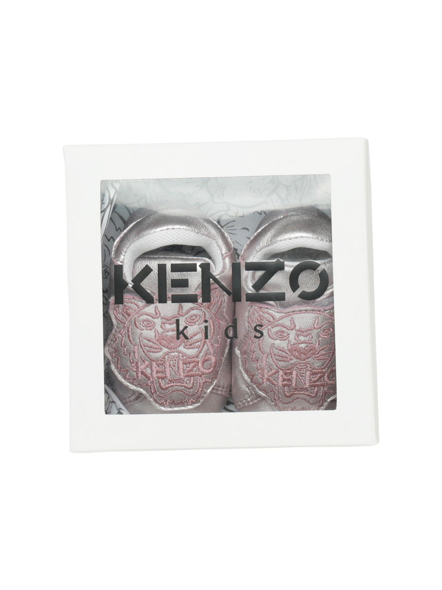 Scarpe da culla rosa con ricamo K99008 244 Kenzo 