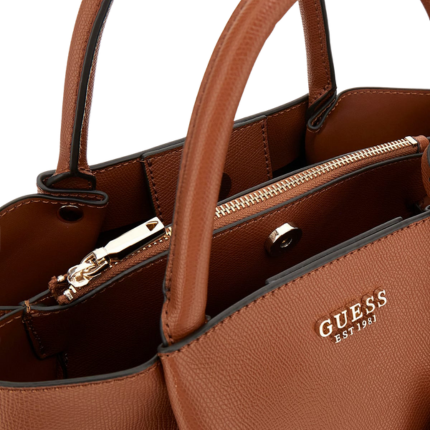 Borsa a mano Guess cognac con charm logato HWBG7898060 COG Guess 