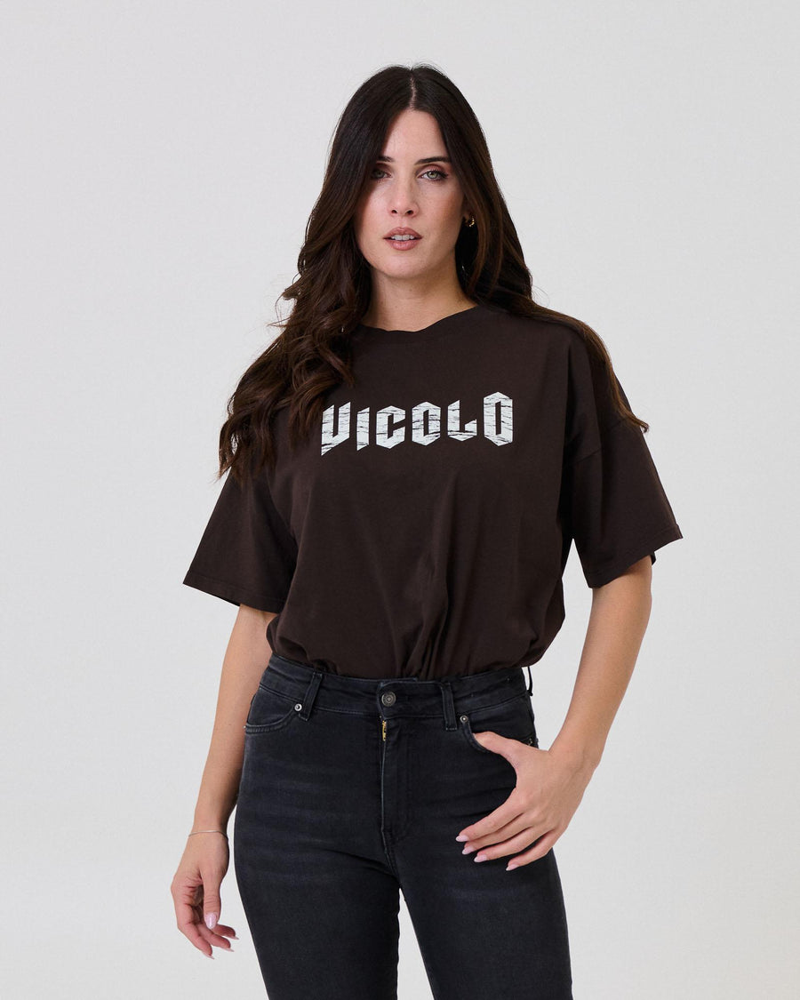 T-Shirt over Vicolo marrone con stampa "Vicolo" effetto used RF0257 MARRONE Vicolo 