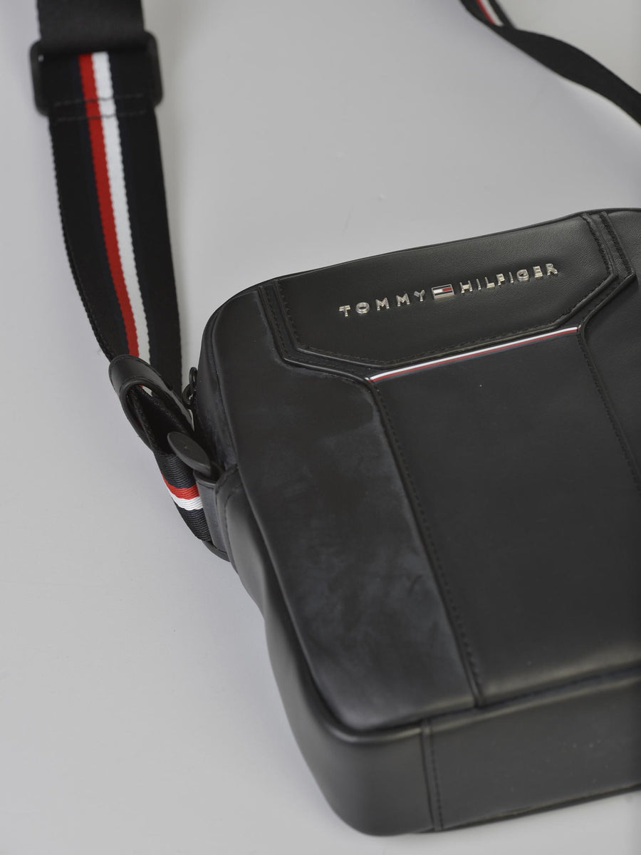 Borsa reporter piccola nera AM0AM07553 BDS Tommy Hilfiger 