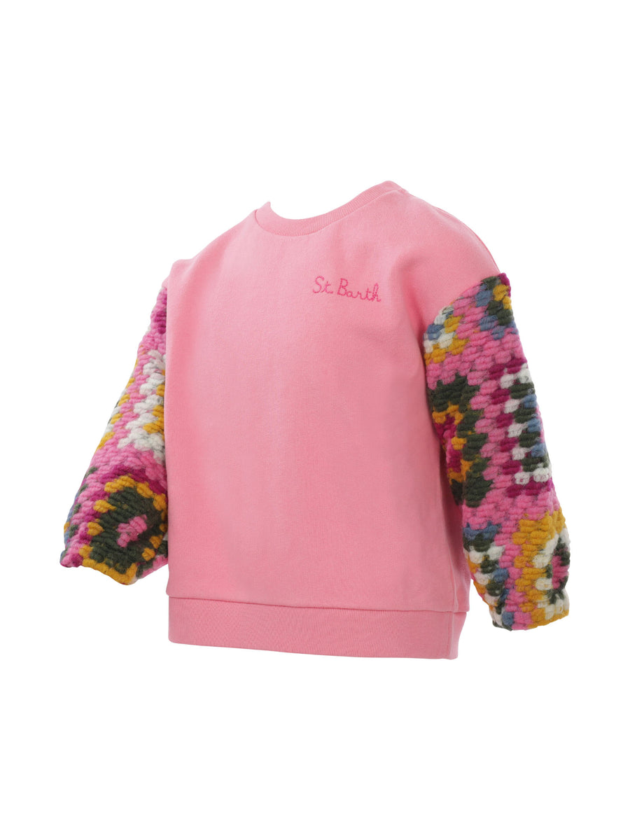 Felpa rosa con maniche in crochet
