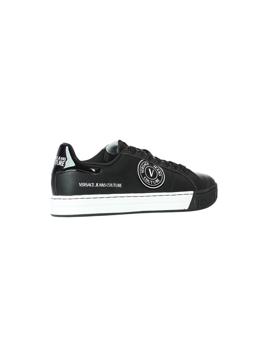 Sneakers nere con applicazione logo tondo